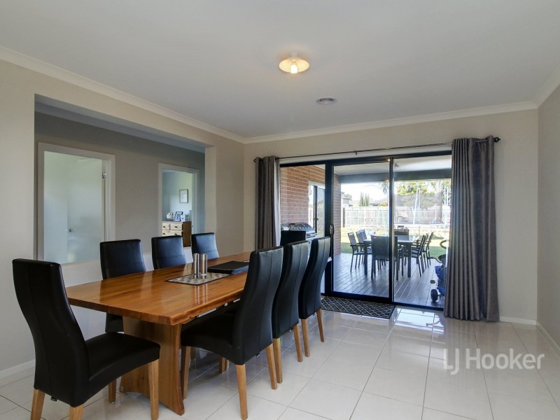24 Len Cook Drive, Eastwood VIC 3875