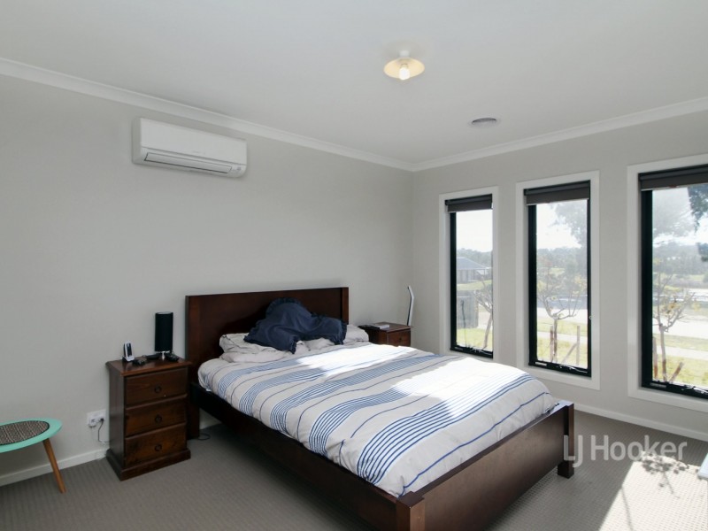 24 Len Cook Drive, Eastwood VIC 3875