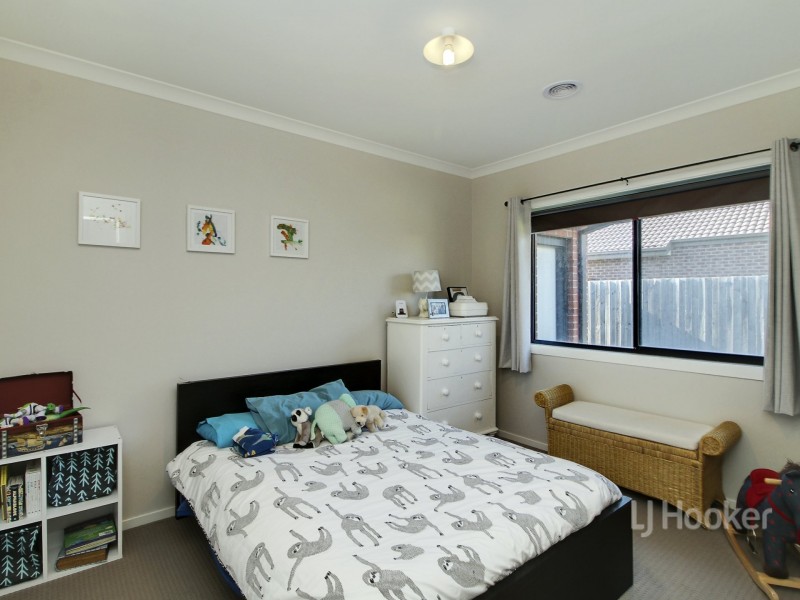 24 Len Cook Drive, Eastwood VIC 3875