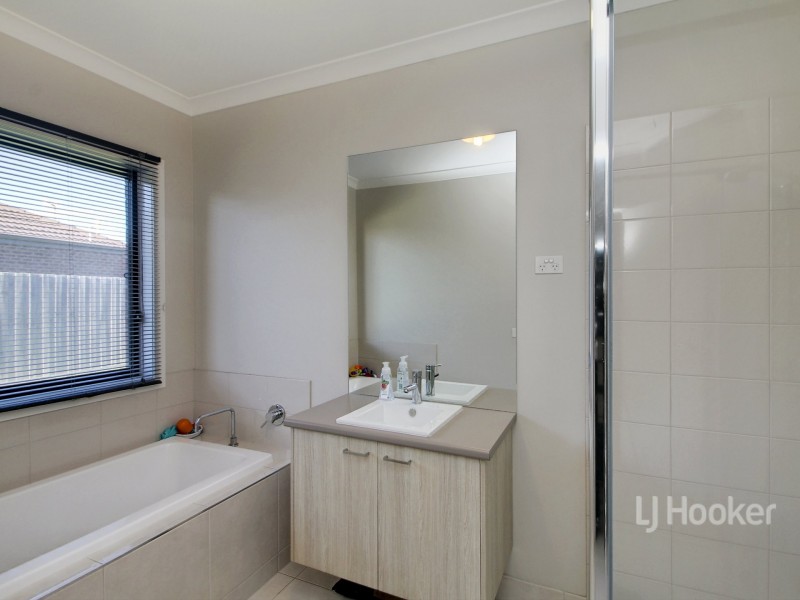 24 Len Cook Drive, Eastwood VIC 3875