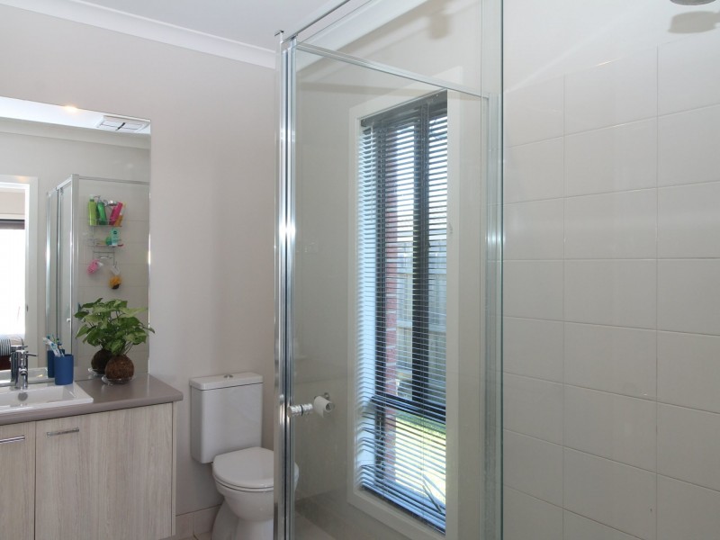 24 Len Cook Drive, Eastwood VIC 3875