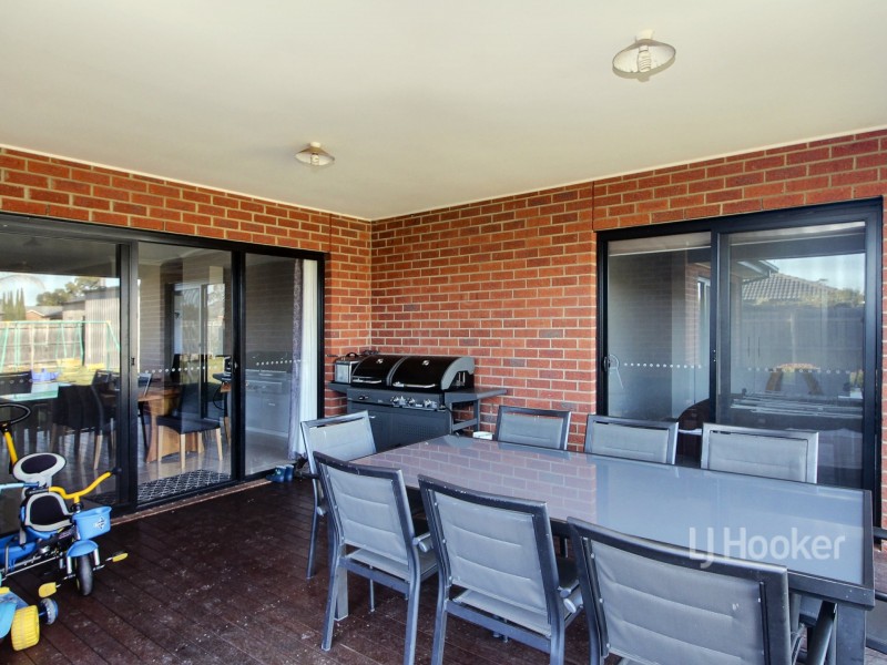 24 Len Cook Drive, Eastwood VIC 3875