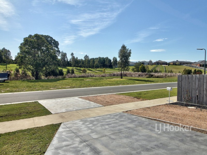 35 Len Cook Drive, Eastwood VIC 3875