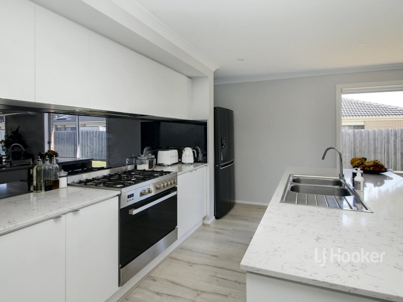 35 Len Cook Drive, Eastwood VIC 3875