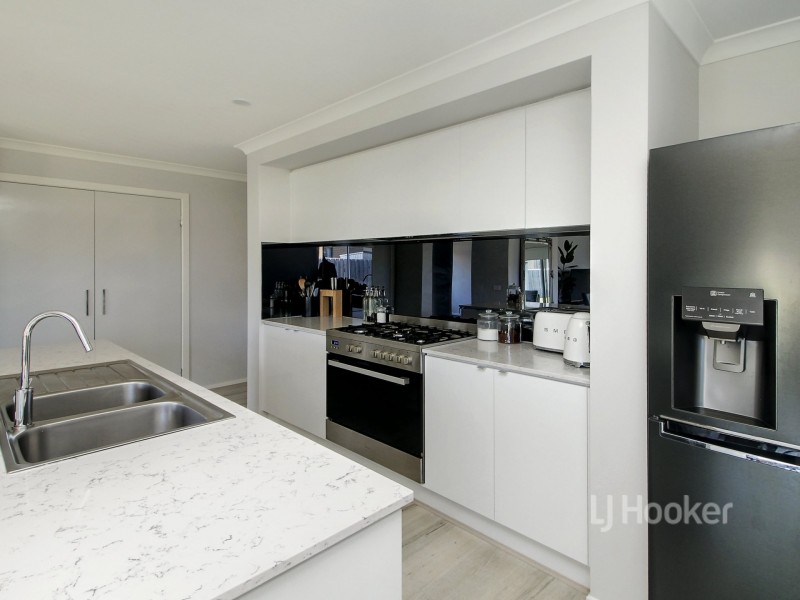 35 Len Cook Drive, Eastwood VIC 3875