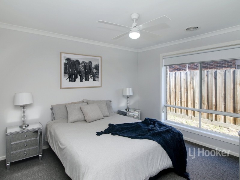 35 Len Cook Drive, Eastwood VIC 3875