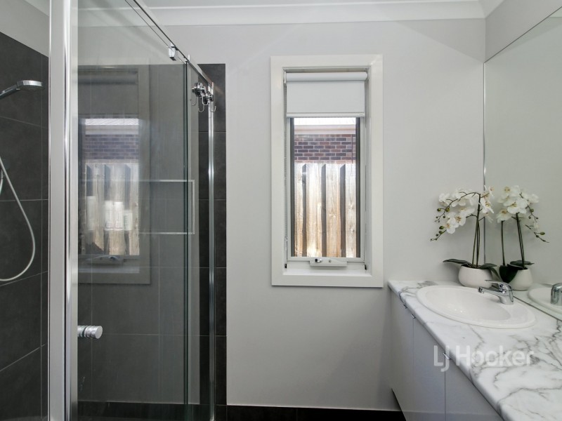 35 Len Cook Drive, Eastwood VIC 3875