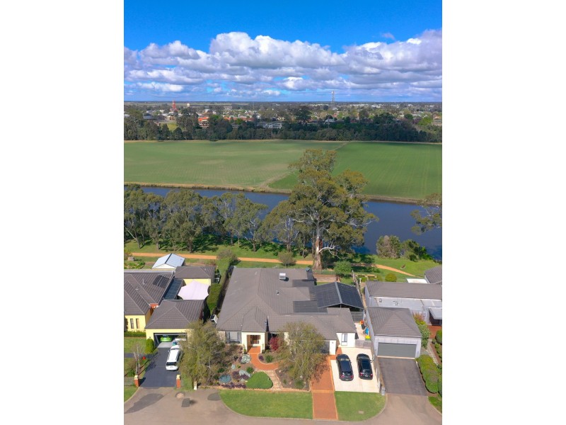 10 Charlton Place, Eastwood VIC 3875