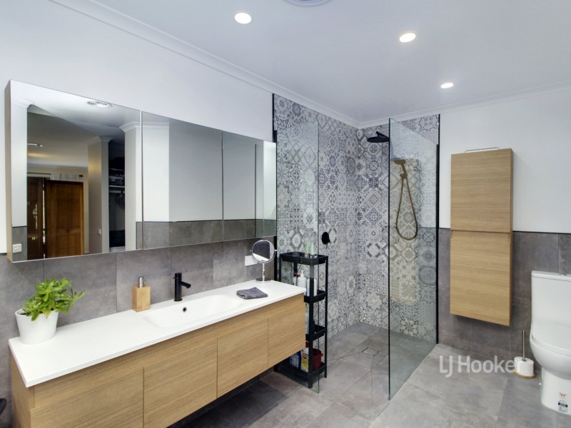 10 Charlton Place, Eastwood VIC 3875