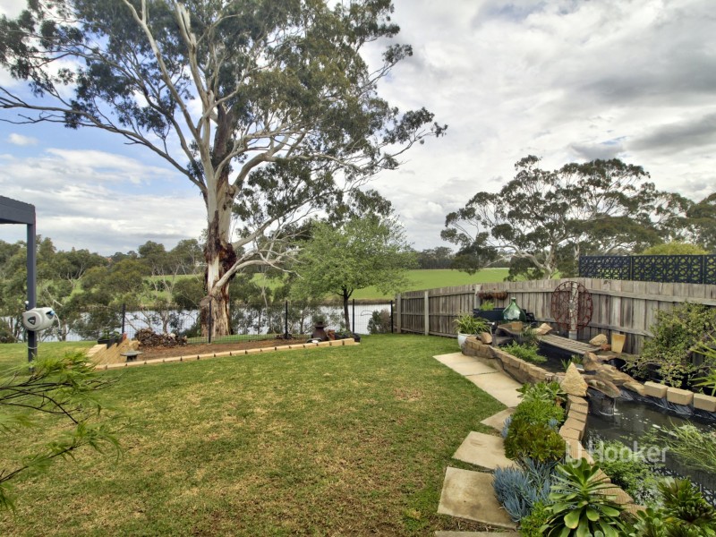 10 Charlton Place, Eastwood VIC 3875