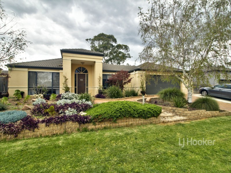 10 Charlton Place, Eastwood VIC 3875