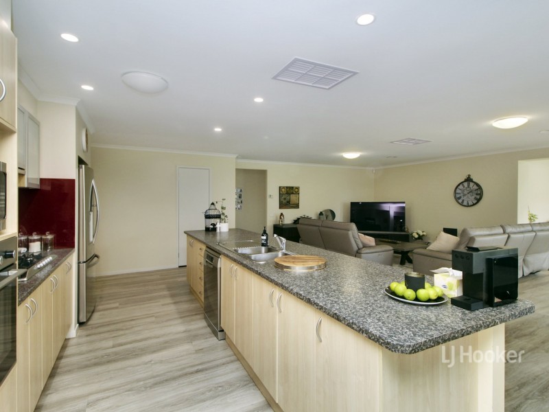 10 Charlton Place, Eastwood VIC 3875