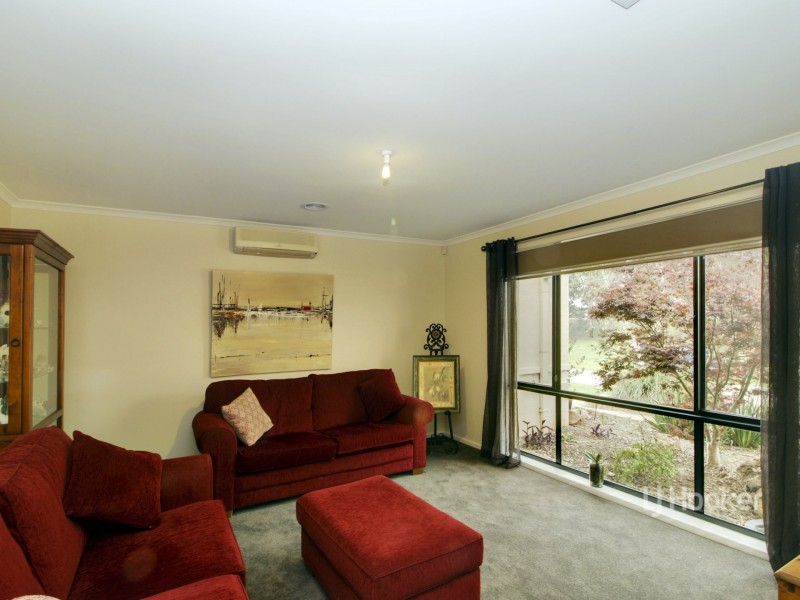 10 Charlton Place, Eastwood VIC 3875