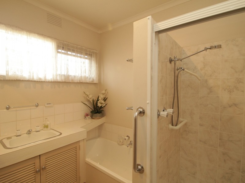 8 Grosvenor Court, Bairnsdale VIC 3875