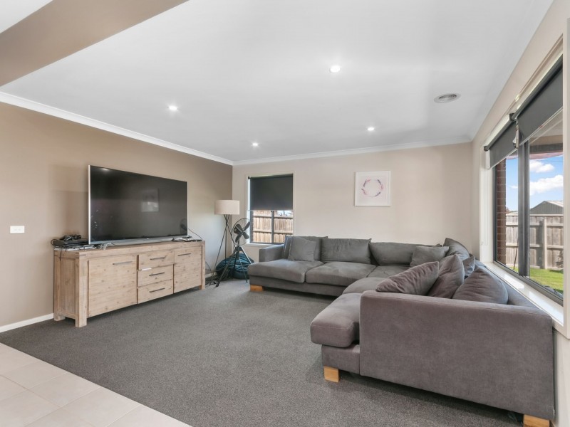 13 Len Cook Drive, Eastwood VIC 3875