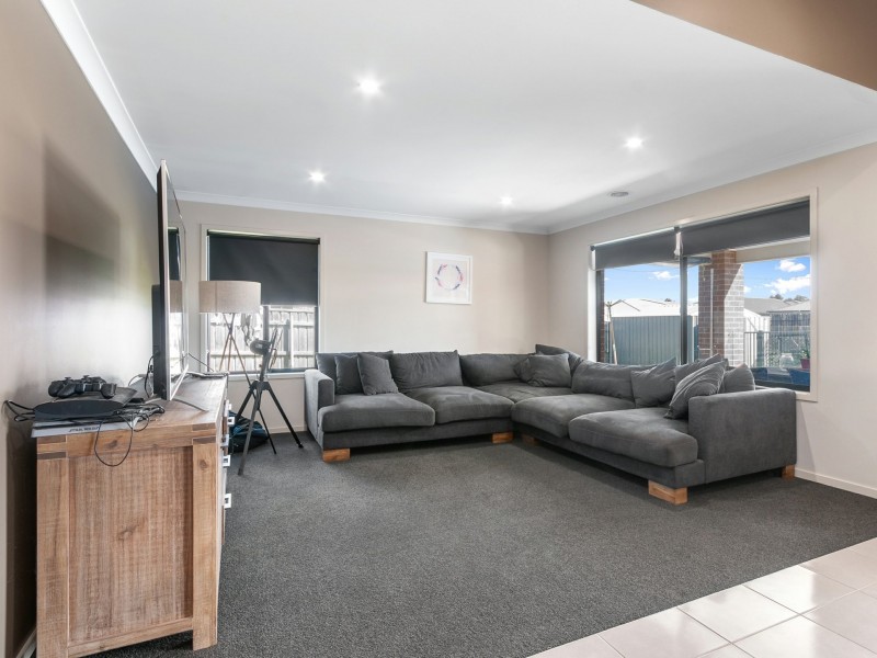 13 Len Cook Drive, Eastwood VIC 3875