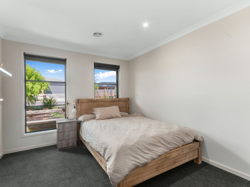 13 Len Cook Drive, Eastwood VIC 3875