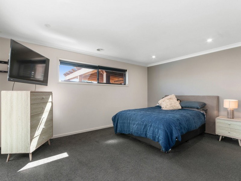 13 Len Cook Drive, Eastwood VIC 3875