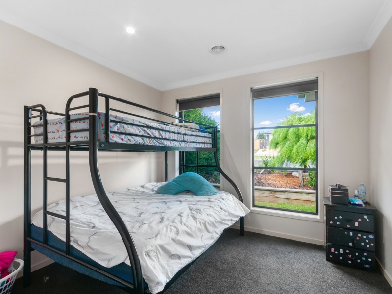 13 Len Cook Drive, Eastwood VIC 3875