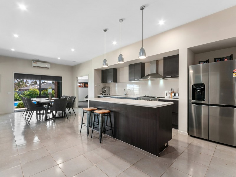 13 Len Cook Drive, Eastwood VIC 3875