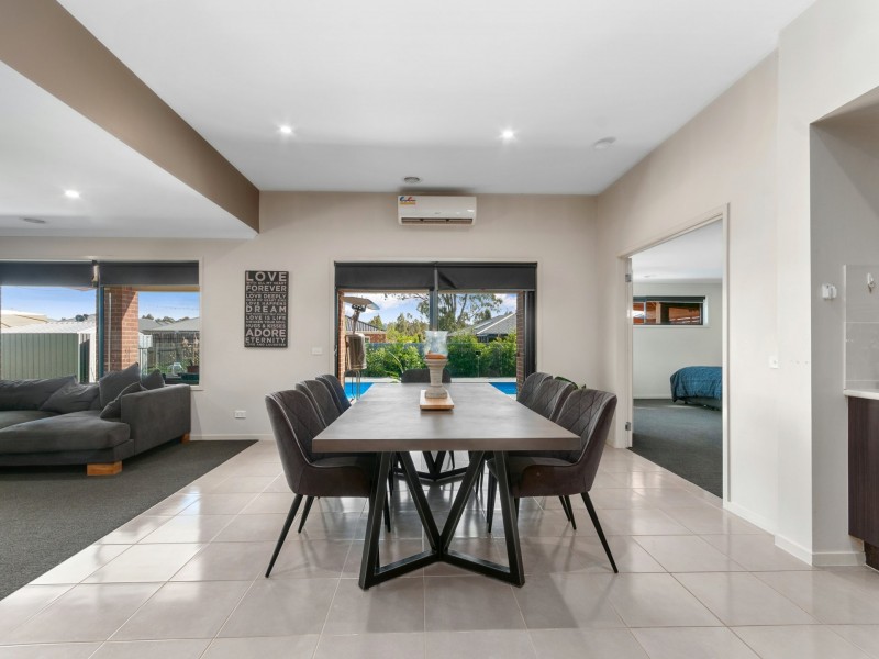 13 Len Cook Drive, Eastwood VIC 3875