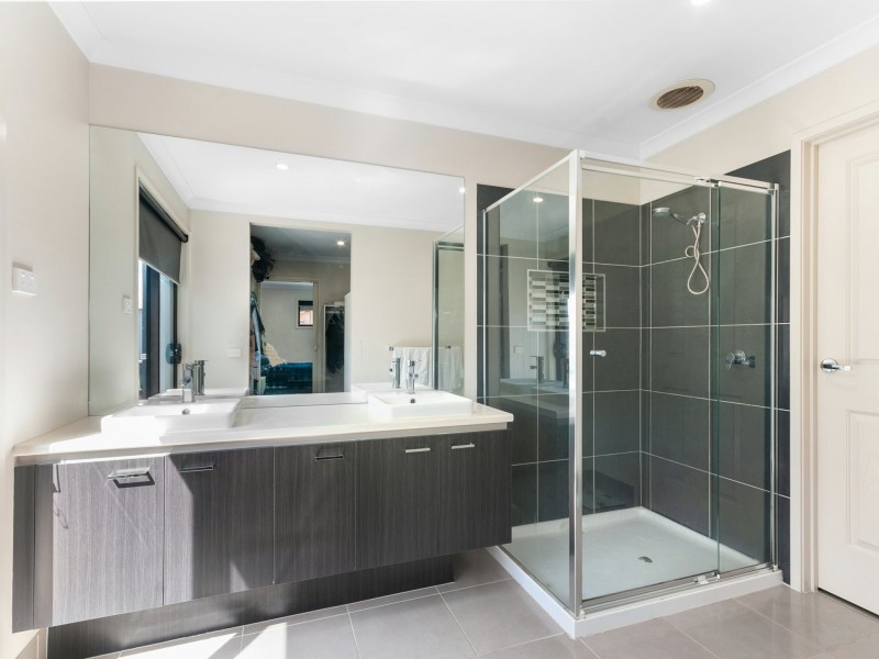 13 Len Cook Drive, Eastwood VIC 3875