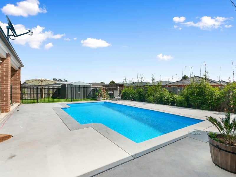 13 Len Cook Drive, Eastwood VIC 3875