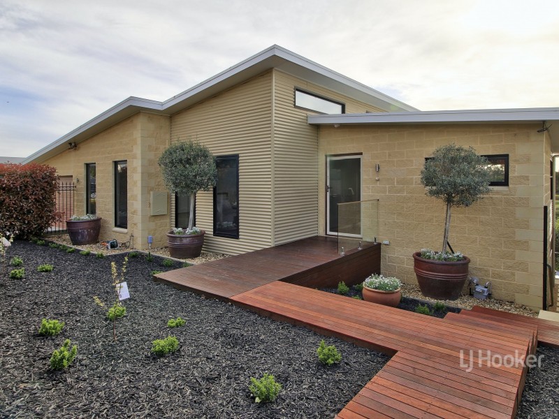 35 Harnham Drive, Bairnsdale VIC 3875