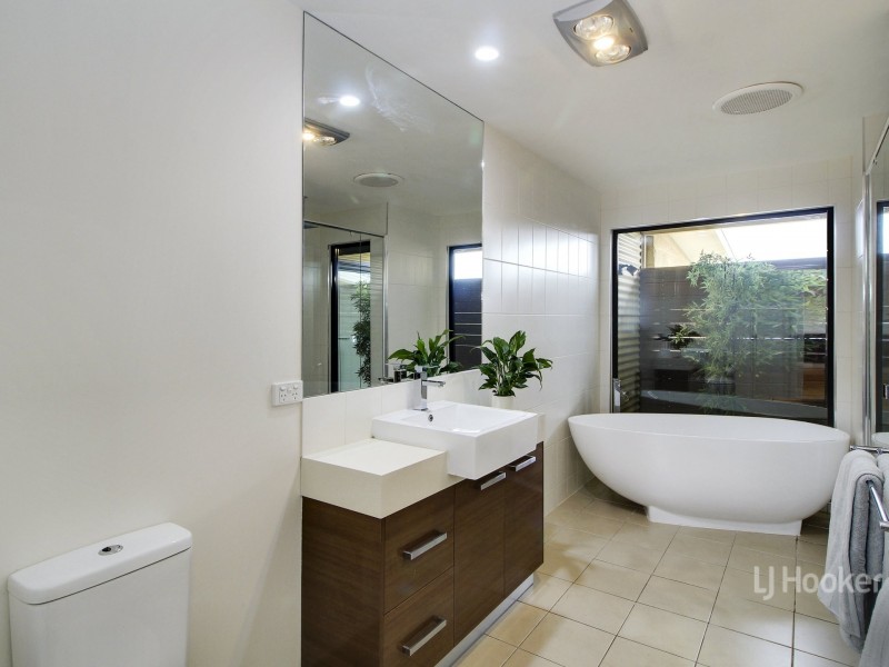 35 Harnham Drive, Bairnsdale VIC 3875