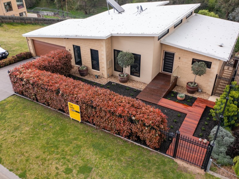 35 Harnham Drive, Bairnsdale VIC 3875