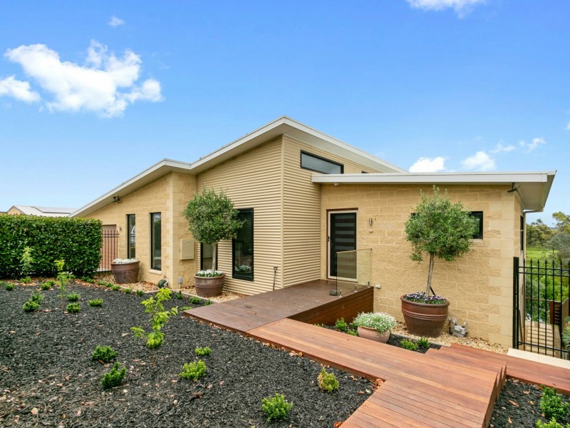 35 Harnham Drive, Bairnsdale VIC 3875