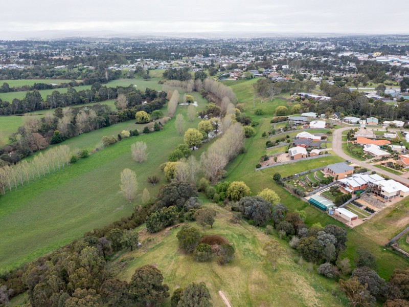 35 Harnham Drive, Bairnsdale VIC 3875