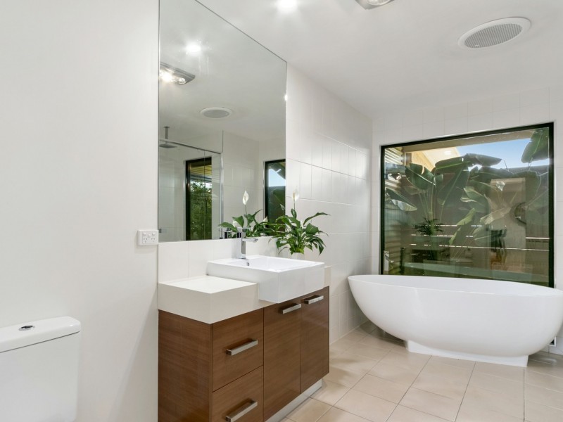 35 Harnham Drive, Bairnsdale VIC 3875