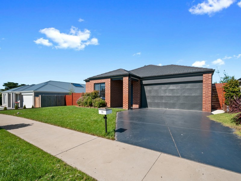 16 Flaxlily Court, Bairnsdale VIC 3875