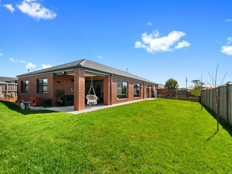 16 Flaxlily Court, Bairnsdale VIC 3875