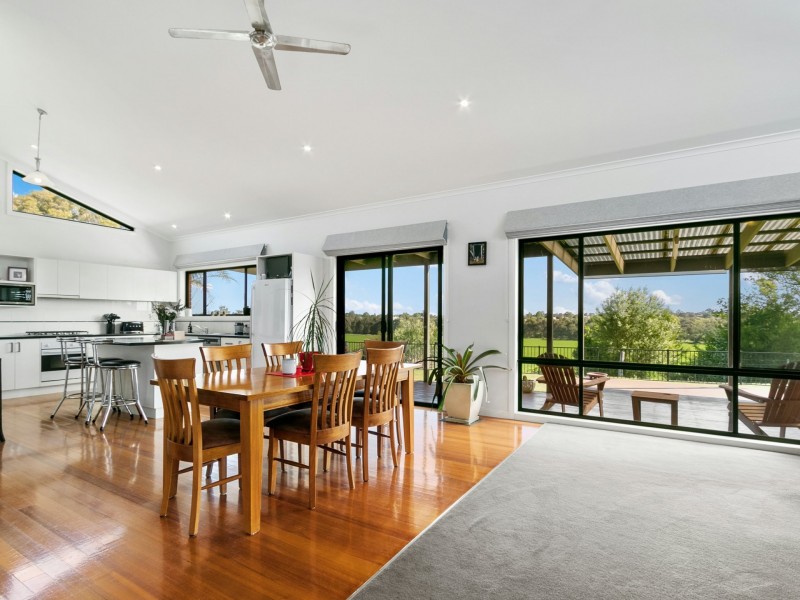 15 Bluff Court, Eastwood VIC 3875