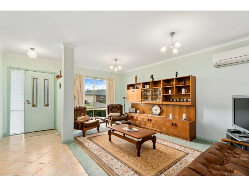 5 Canterbury Close, Eastwood VIC 3875