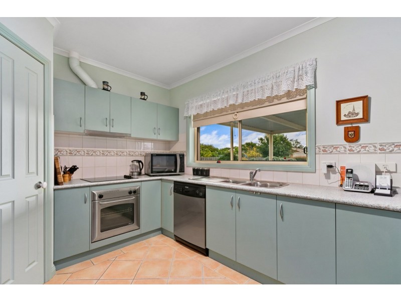 5 Canterbury Close, Eastwood VIC 3875