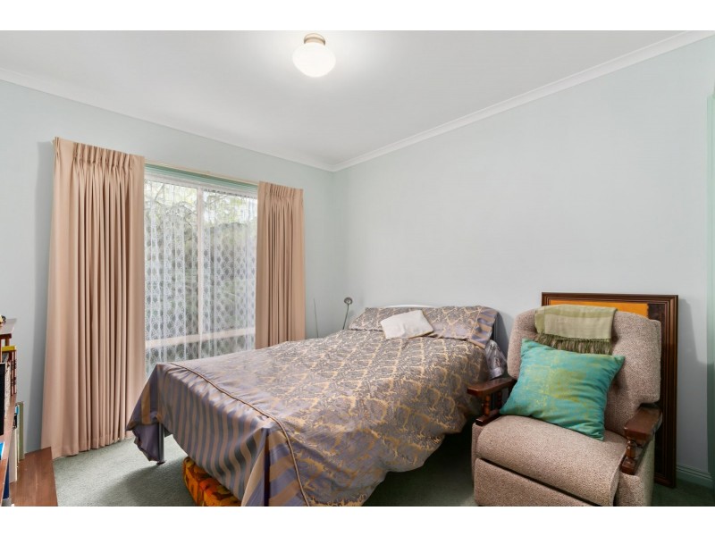 5 Canterbury Close, Eastwood VIC 3875