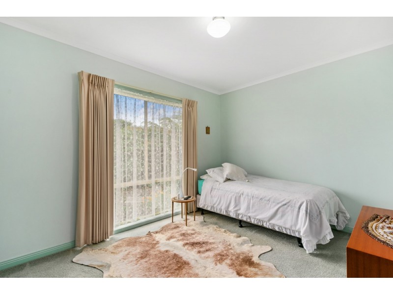 5 Canterbury Close, Eastwood VIC 3875