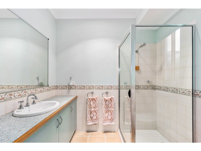 5 Canterbury Close, Eastwood VIC 3875