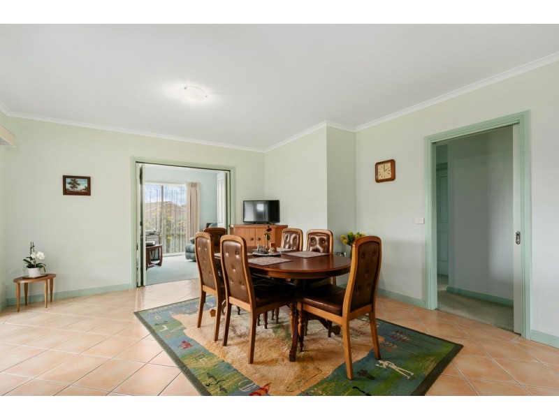 5 Canterbury Close, Eastwood VIC 3875