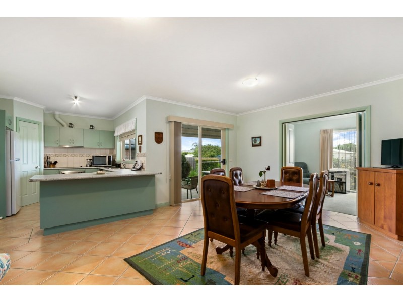 5 Canterbury Close, Eastwood VIC 3875