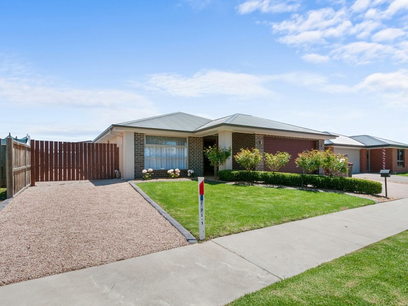 27 Shannon Boulevard, Bairnsdale VIC 3875