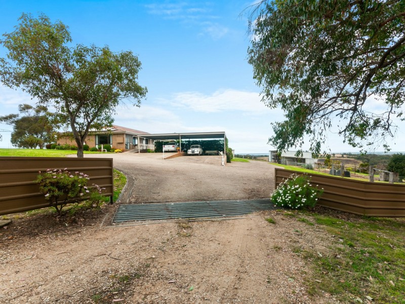 9 Pheasant Track, Granite Rock VIC 3875