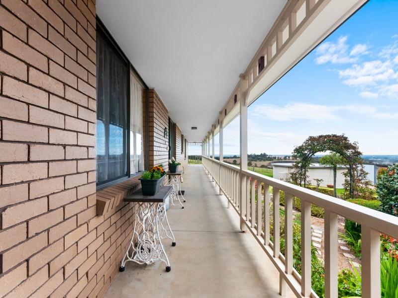 9 Pheasant Track, Granite Rock VIC 3875