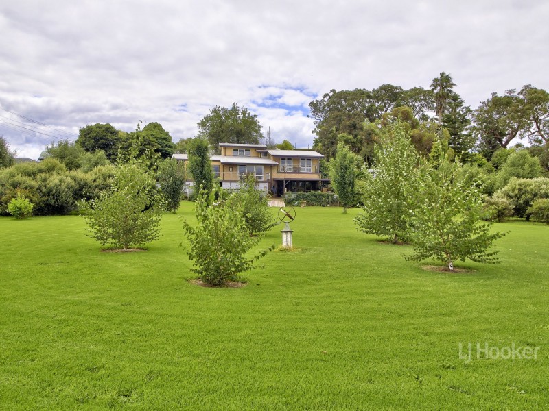 49 – 51 Robb Street, Bairnsdale VIC 3875