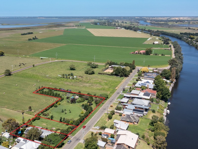 49 – 51 Robb Street, Bairnsdale VIC 3875