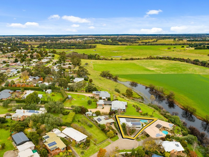 12 Llewelyn Court, Bairnsdale VIC 3875