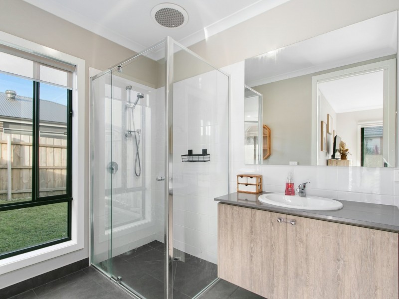 34 Phoebes Way, Eastwood VIC 3875